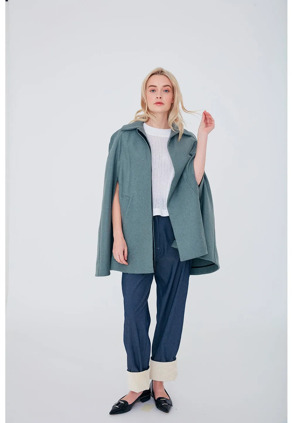 803 / Cape w Raglan Sleeves